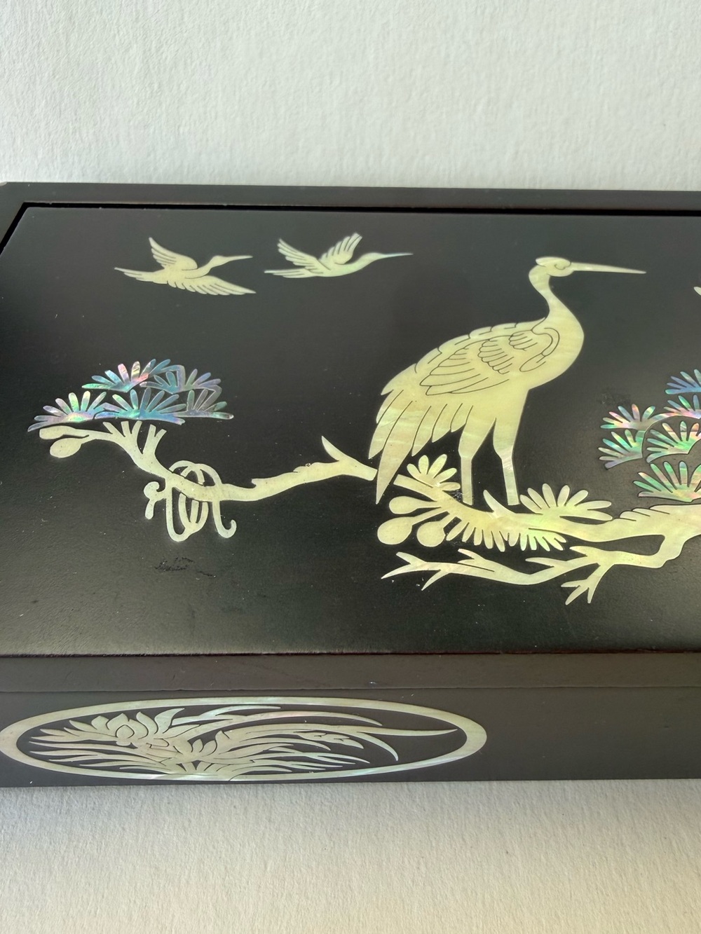 Vintage Korean Lacquerware Trinket Box with Mother-of-Pearl Cranes Inlay. - Picture 6 of 14